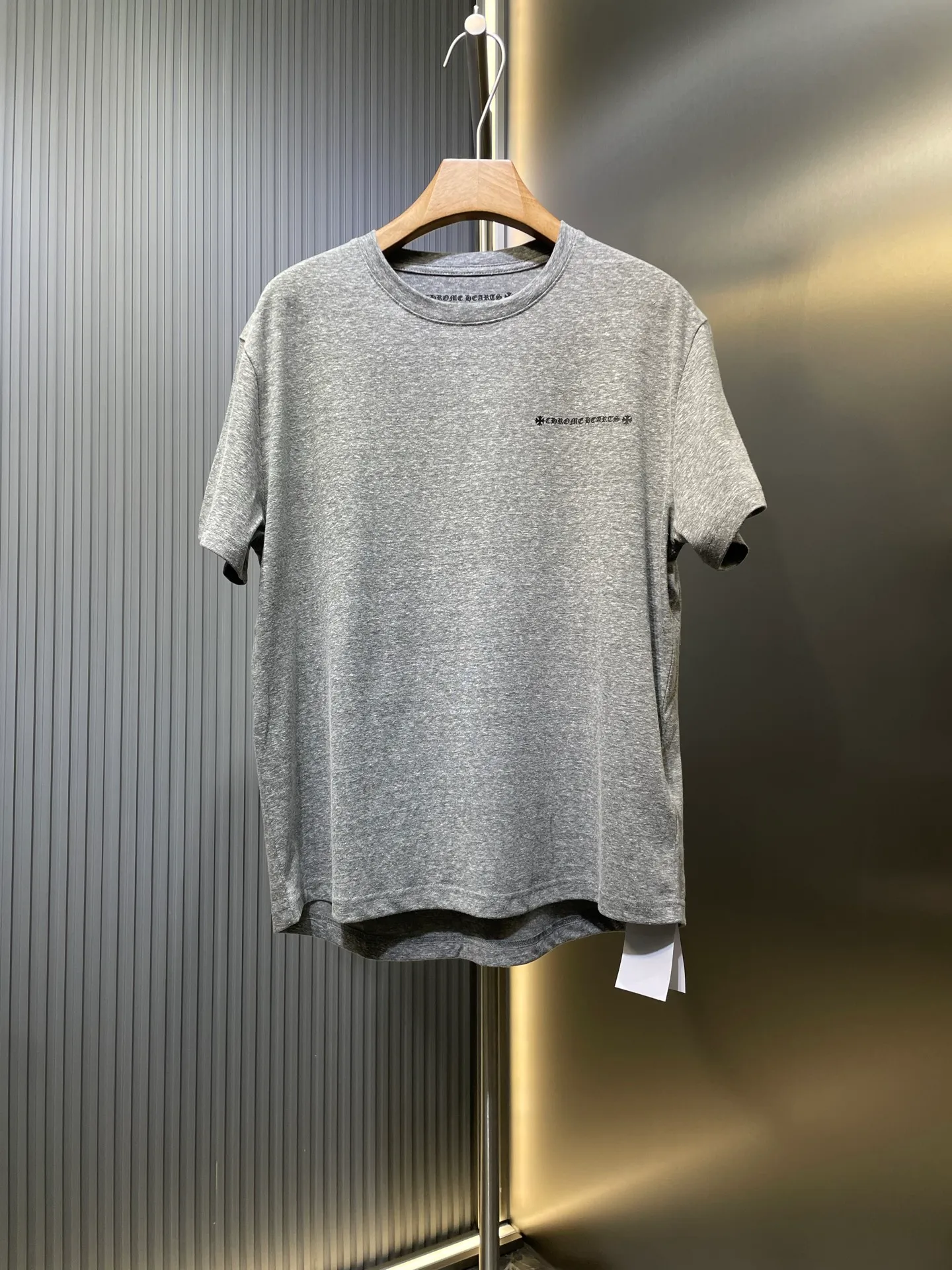 🅿️310 CH Croix Heart🌟【Top Replica】Floral Gray Sword Short Sleeves Dyeing floral gray 26 weave 200 grams according to YB order. The price of floral gray fabrics is extremely high. There is no stock in the market. Printing uses a variety of printing techniques. Customized accessories. Size S M L